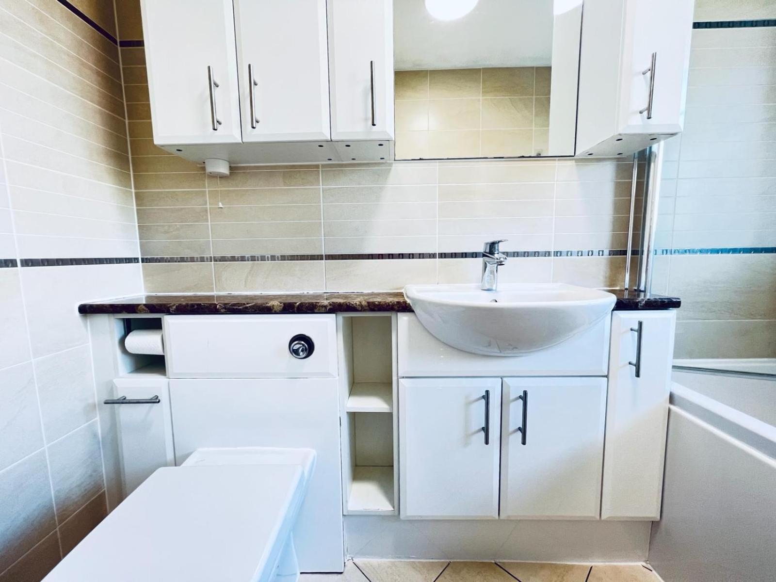 Rooms In Stylish House Milton Keynes Exterior foto