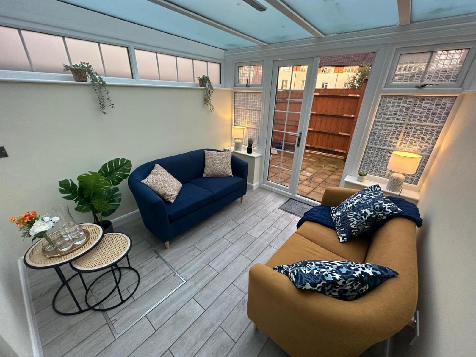 Rooms In Stylish House Milton Keynes Exterior foto
